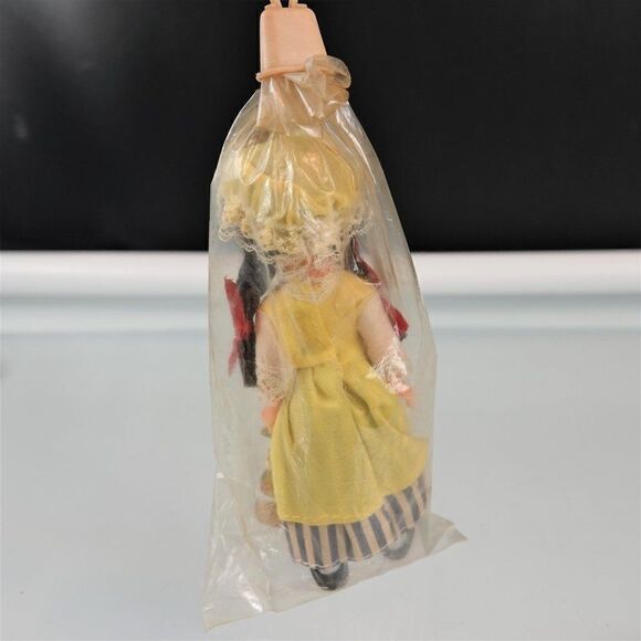 France Vintage 60s Dolls From Around the World - Picture 5 of 6